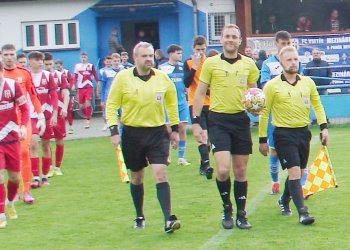 Foto č. 3 - Vzpomínkové tablo rozhodčích