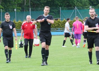 Foto č. 4 - Vzpomínkové tablo rozhodčích
