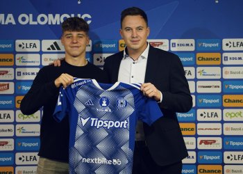 Foto č. 2 - Obrovský úspěch Valašského Meziříčí a celého valašského fotbalu. Z Václava Zahradníčka je profesionál