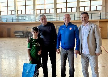 Foto č. 1 - Okresní výběry Vsetína na halovém turnaji v Luhačovicích: suverénní U11, bojovná U12
