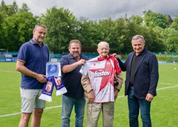 Foto č. 1 - Připojujeme se do řady gratulantů k devadesátinám legendě valašské sportovní žurnalistiky Julku Fickovi