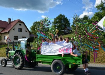 Foto č. 95 - Kateřinice - Lhota u Vsetína a oslavy prvního místa v 1. B třídě