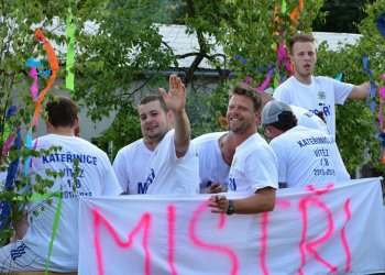 Foto č. 91 - Kateřinice - Lhota u Vsetína a oslavy prvního místa v 1. B třídě